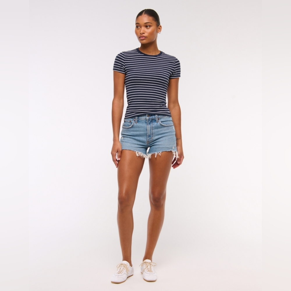 Abercrombie High Rise Mom Short - Picture 3 of 10